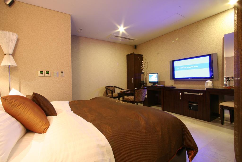 Wiz Hotel Пхаджу Экстерьер фото