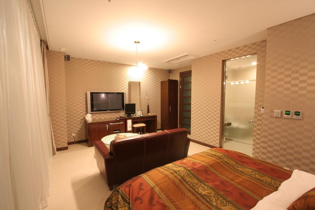 Wiz Hotel Пхаджу Экстерьер фото