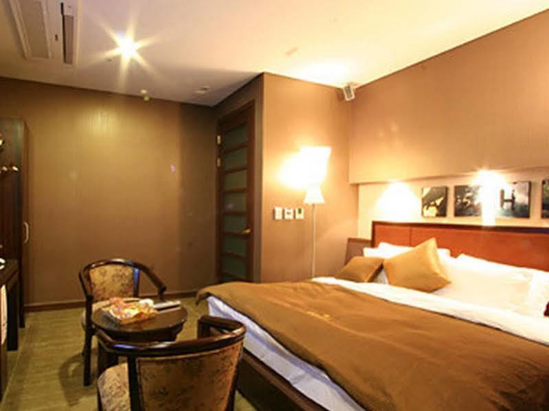 Wiz Hotel Пхаджу Экстерьер фото