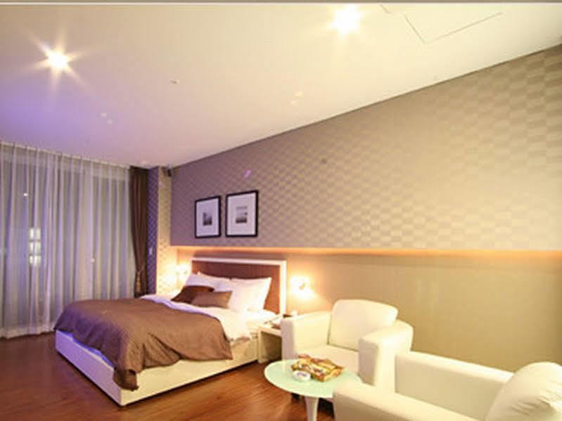 Wiz Hotel Пхаджу Экстерьер фото