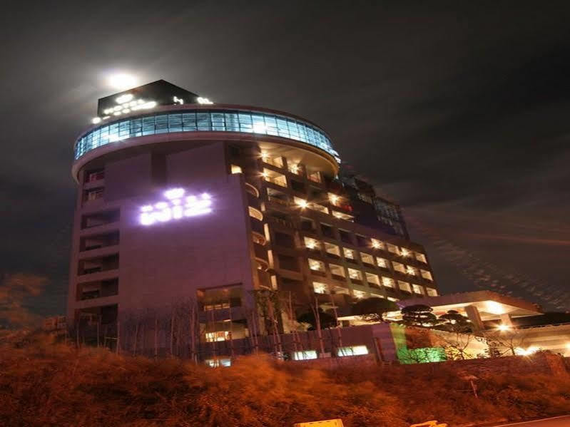 Wiz Hotel Пхаджу Экстерьер фото