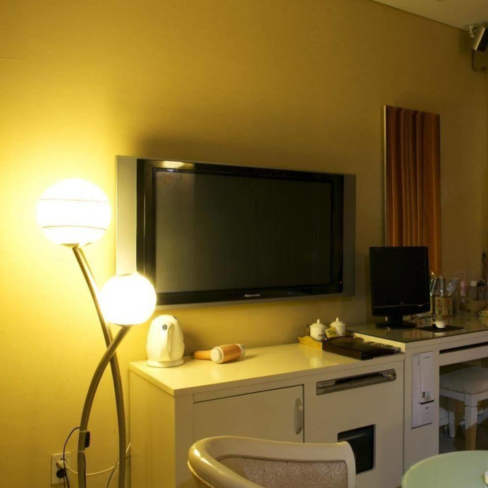 Wiz Hotel Пхаджу Экстерьер фото