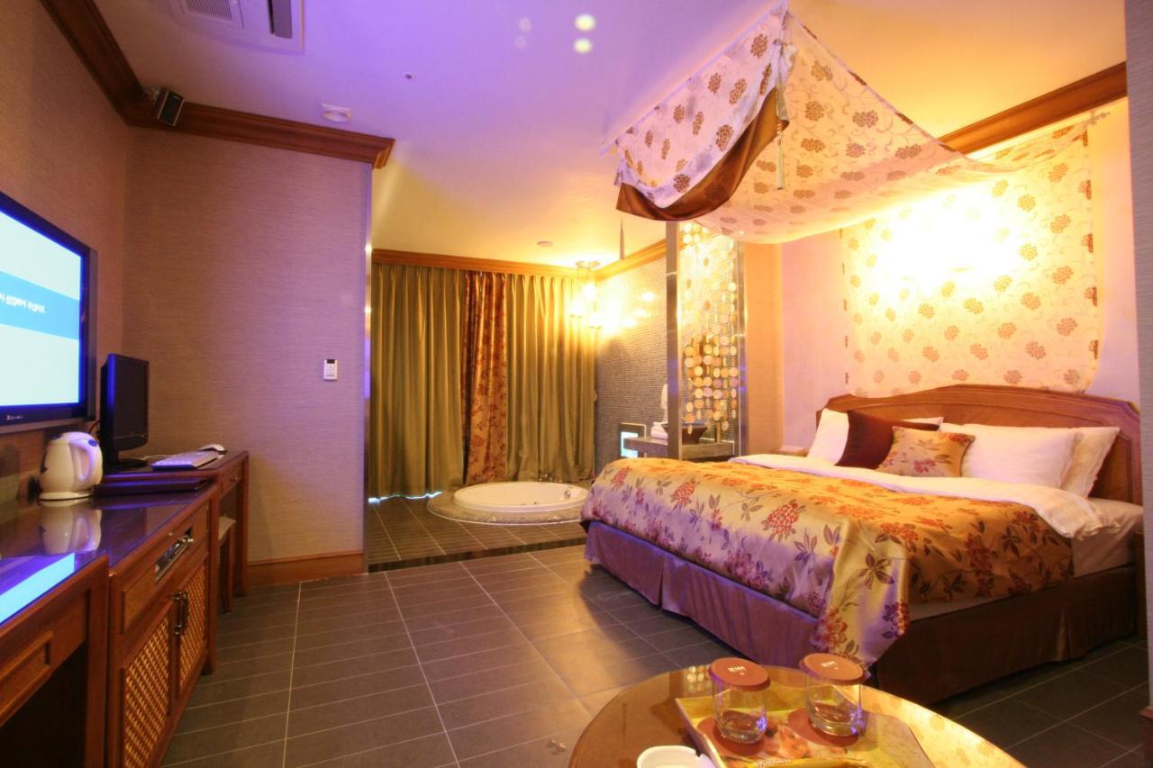 Wiz Hotel Пхаджу Экстерьер фото
